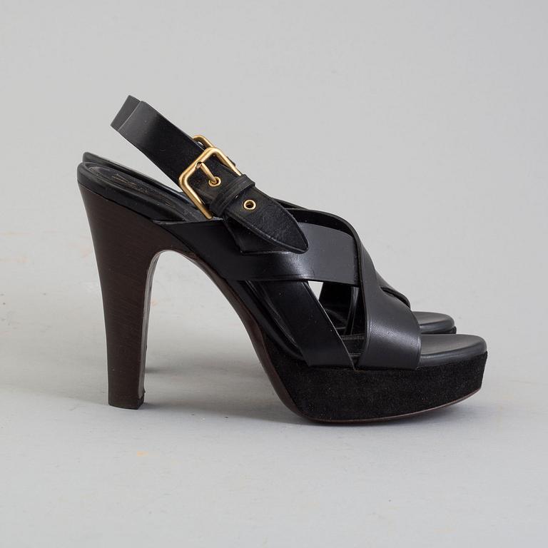 YVES SAINT LAURENT, skor, storlek 37.