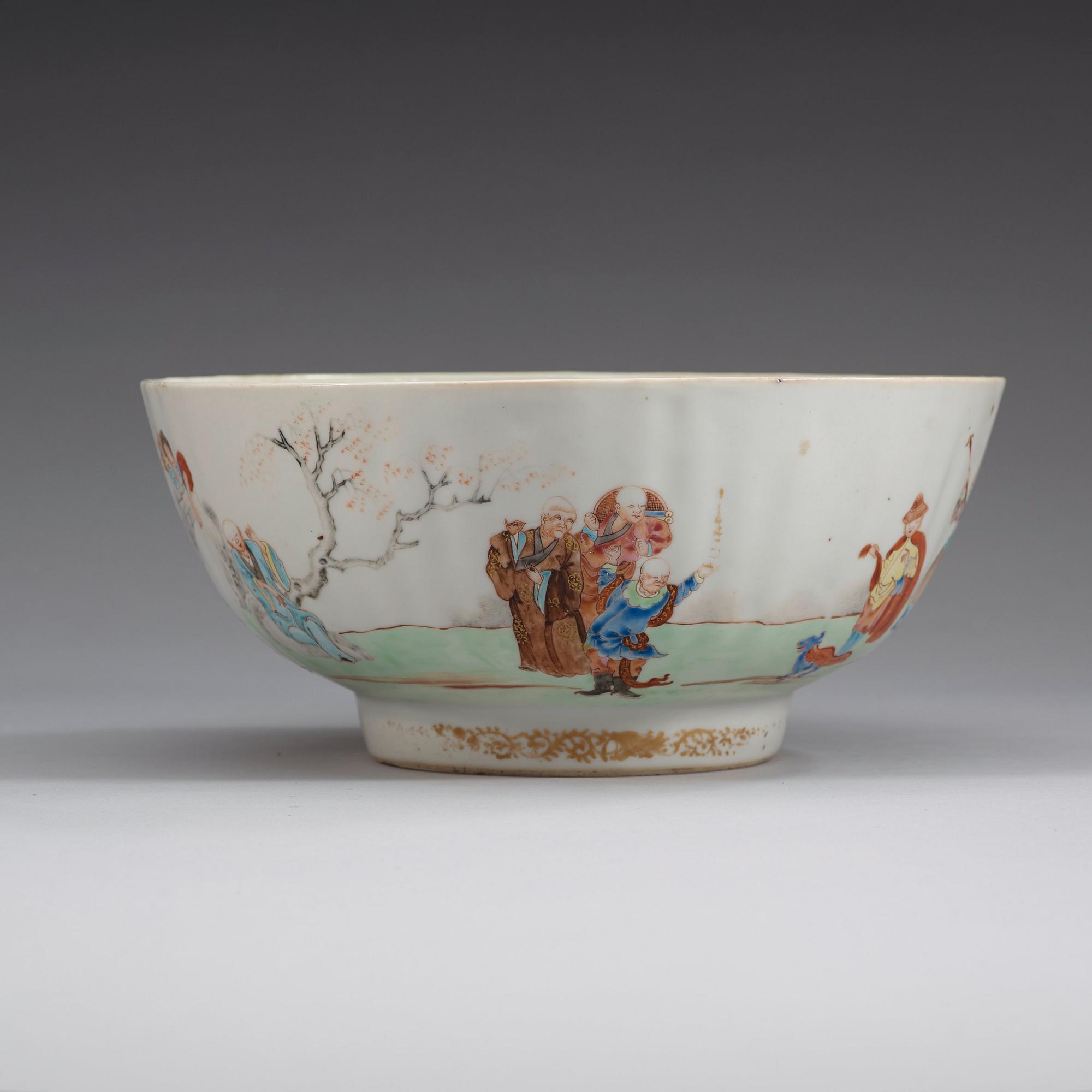 A famille rose punch bowl, Qing dynasty, Qianlong (1736-95).