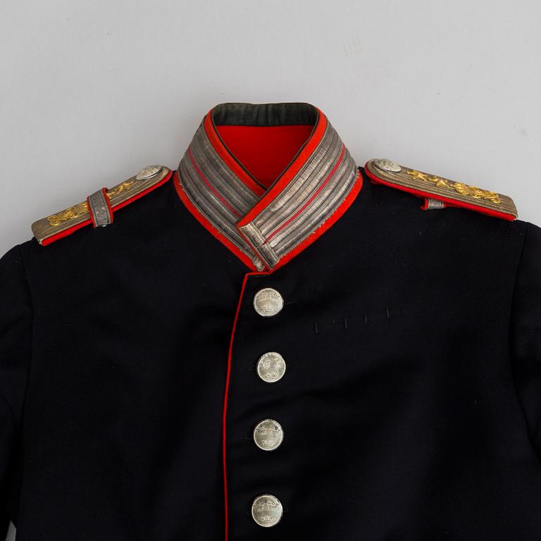 UNIFORM, svensk, m/1886 för officer vid Göta Livgarde.
