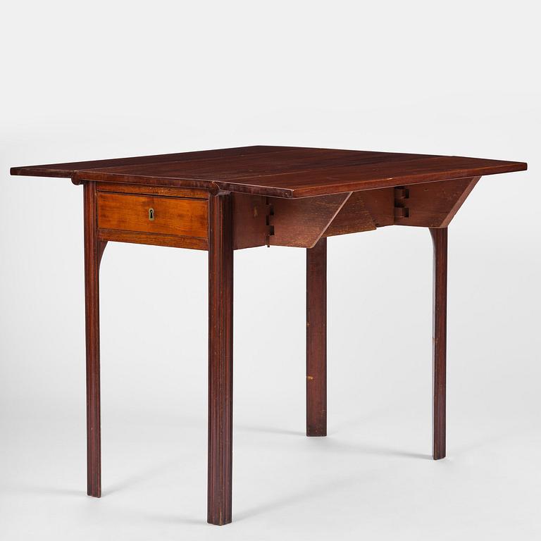 A late gustavian mahogny table.