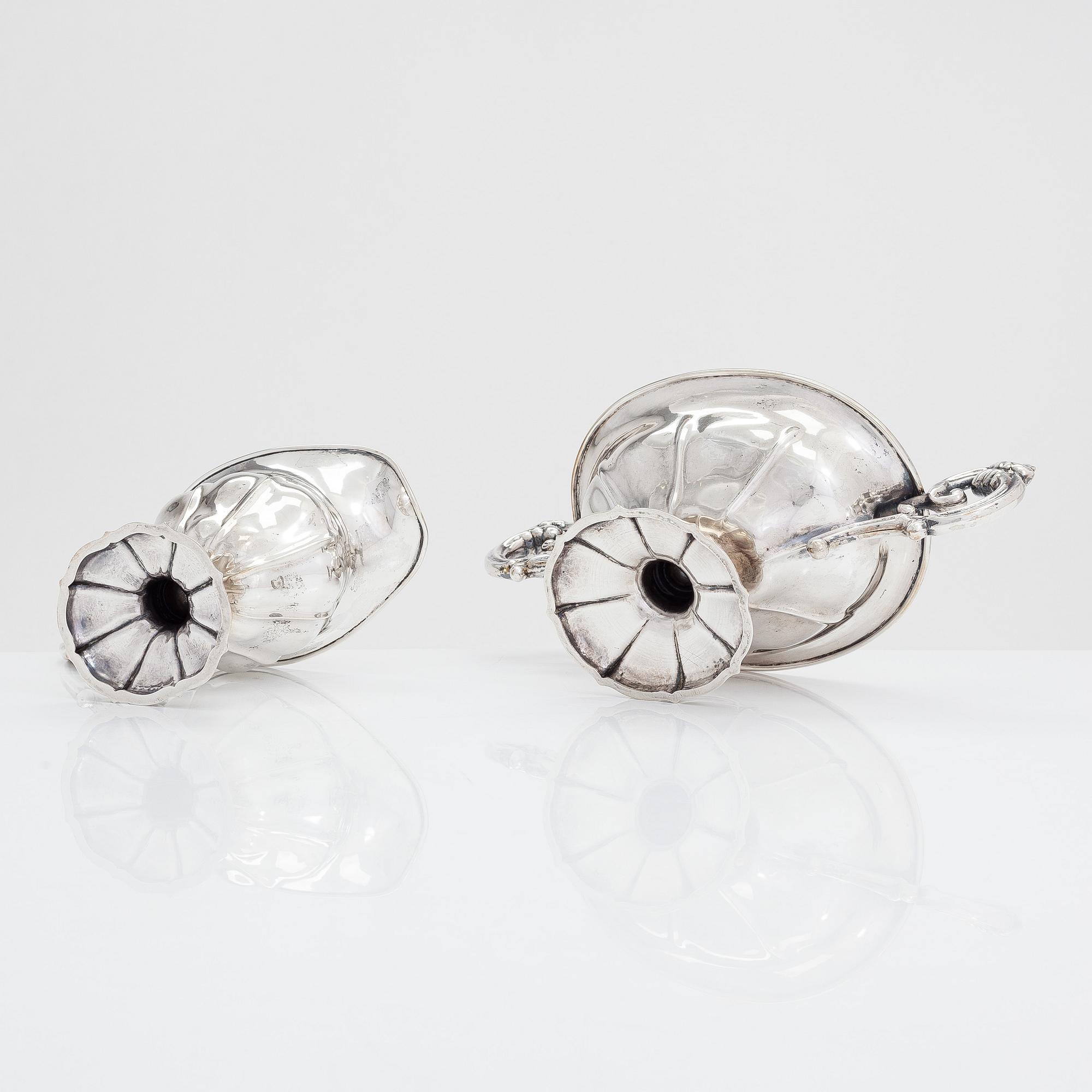 Gräddsnäcka och sockerskål, silver, Finland 1919 och 1921.