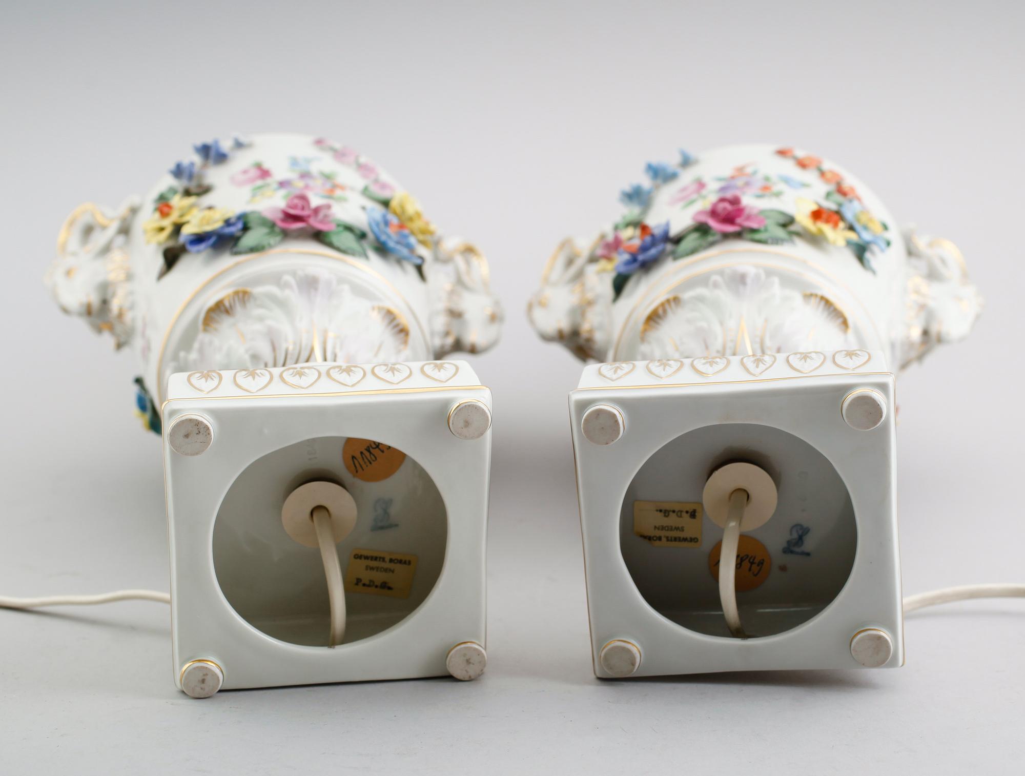 BORDSLAMPOR, 1 par, porslin, Dresden, 1900-talets mitt.