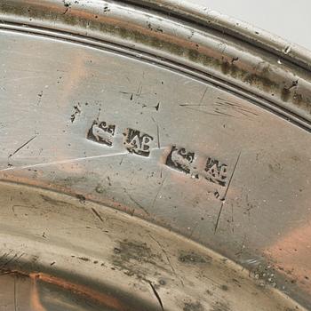 Three pewter plates, 18th/19th century.