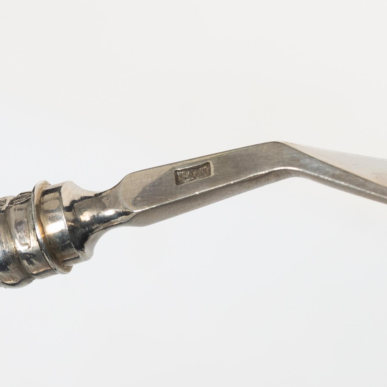 Dessertbestick, 24 delar, silver, modell  "Olga"/"Albert pattern", Francis Higgins II, London 1845.