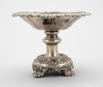 SKÅL PÅ FOT, silver, Gustav Möllenborg, Stockholm, 1844. Vikt 355 g.