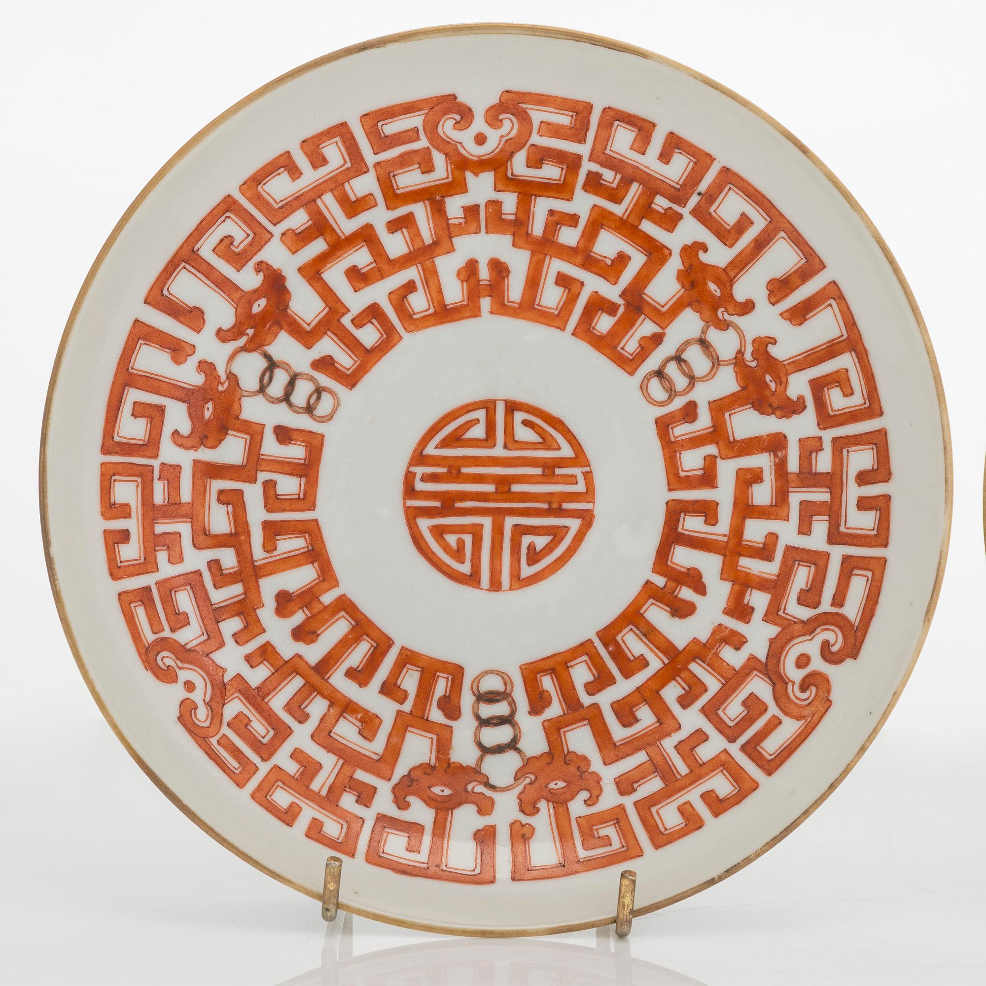 Tallrikar, 2 + 2 st, porslin, Kina, Qingdynastin, 1900-tal.