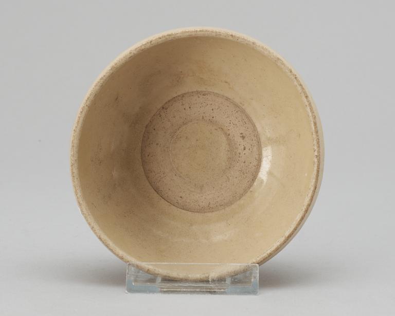 A cream glazed bowl, Tang dynasty.