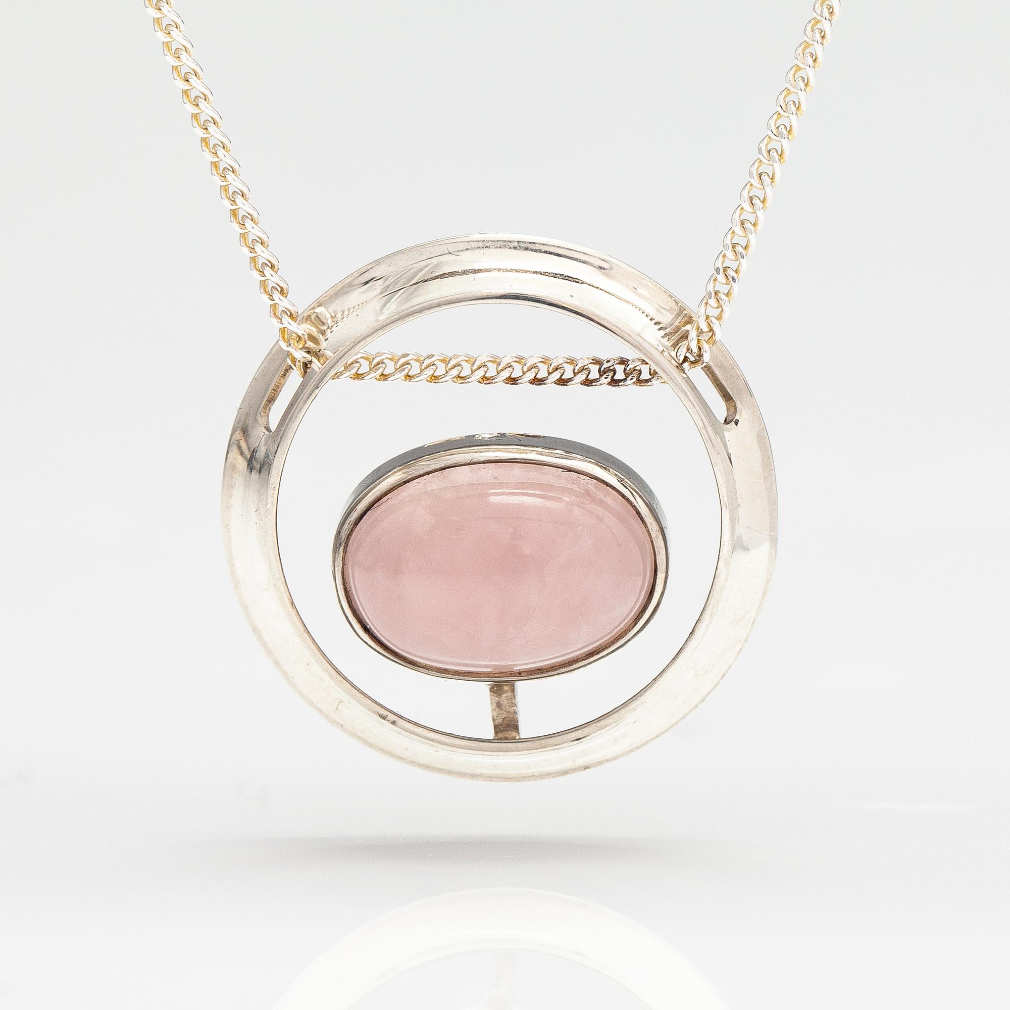 A silver necklace with a rose quartz. Martti Viikinniemi, Heinola 1960's.