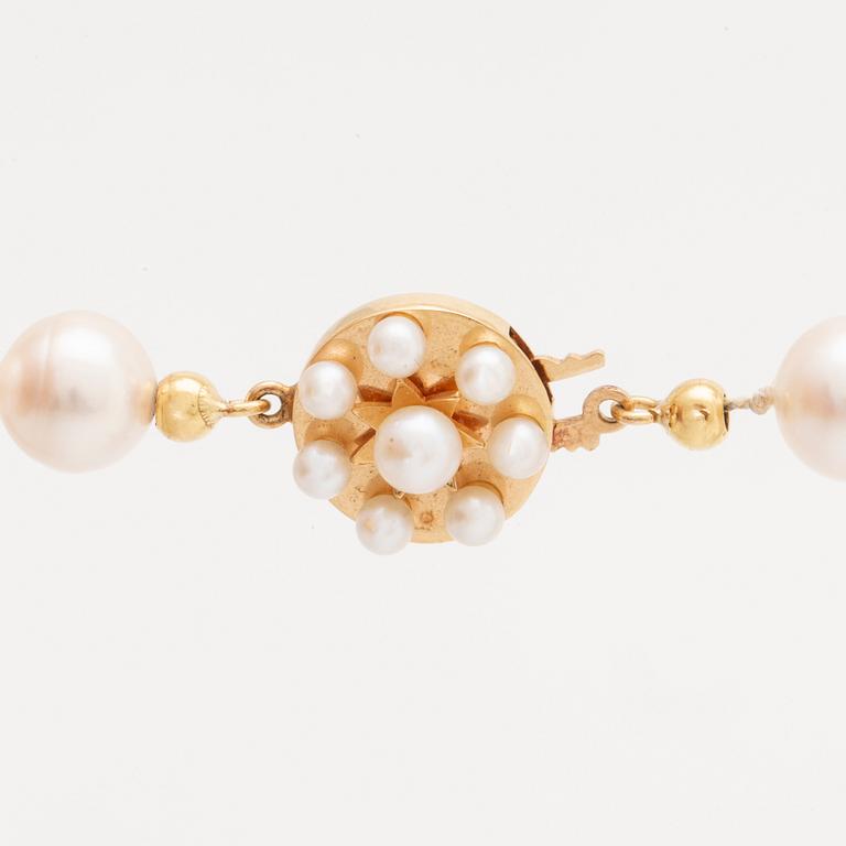 Pearl necklace, cultured pearls approx 8-8,5 mm, clasp 18k gold smaller cultured pearls, Alton Falköping.