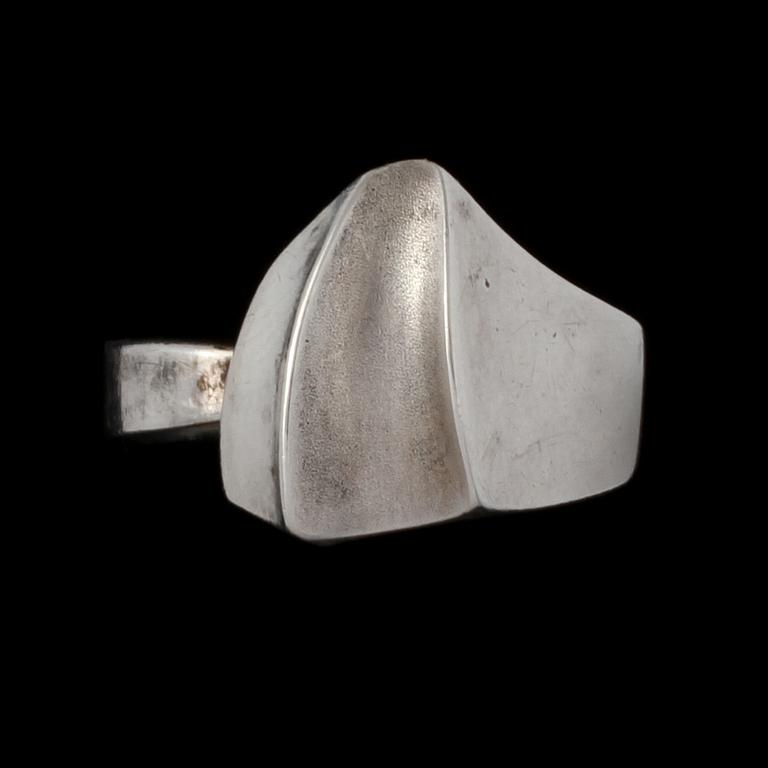 ARMRING SAMT RING, sterlingsilver, Matti Hyväninen, Finland. Vikt 18 g.