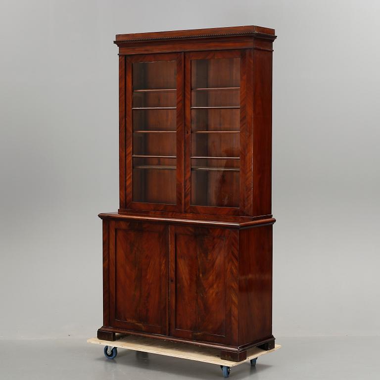 BOKSKÅP, senempire, 1800-talets mitt.