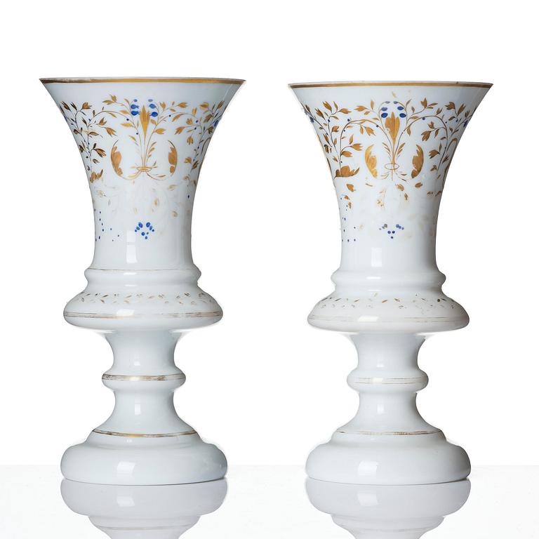 Pokaler, ett par, opalinglas, Senempire, 1800-tal.