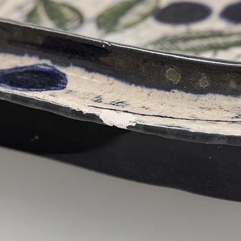 Birger Kaipiainen, a ceramic decorative plate, signed Kaipiainen.
