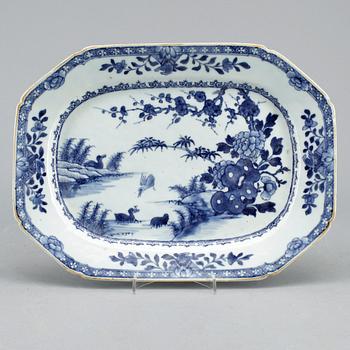 STEKFAT, porslin, Qingdynastin Qianlong (1736-95).
