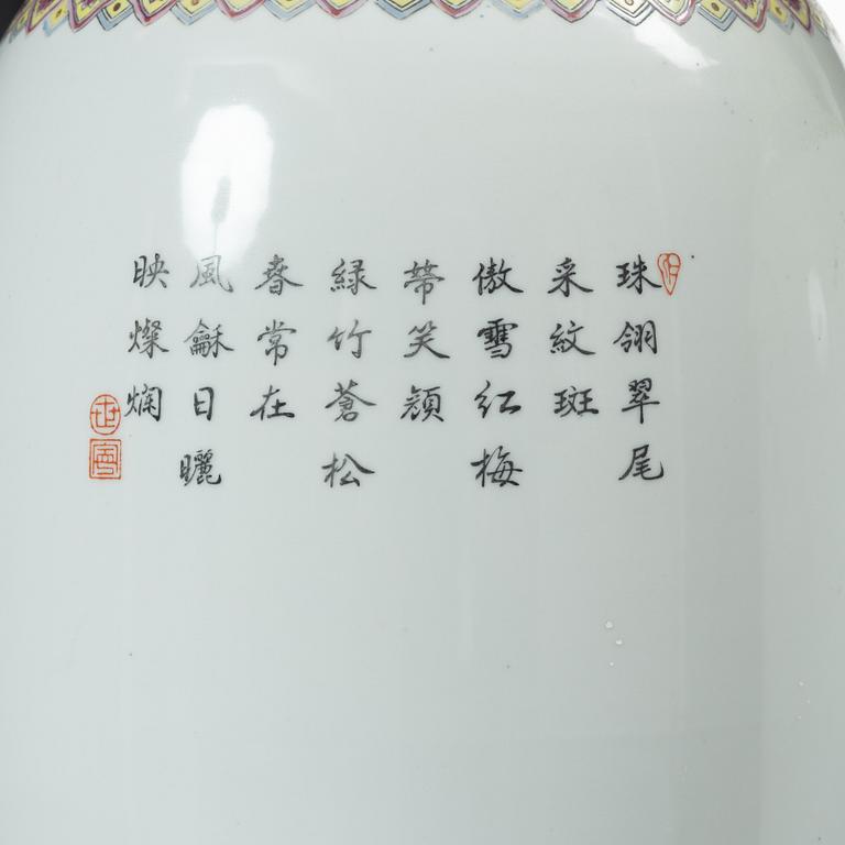 Golvvaser, ett par, porslin, Kina 1900-talets senare del.