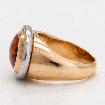 Ring, 18K guld/platina, ovalslipad citrin.