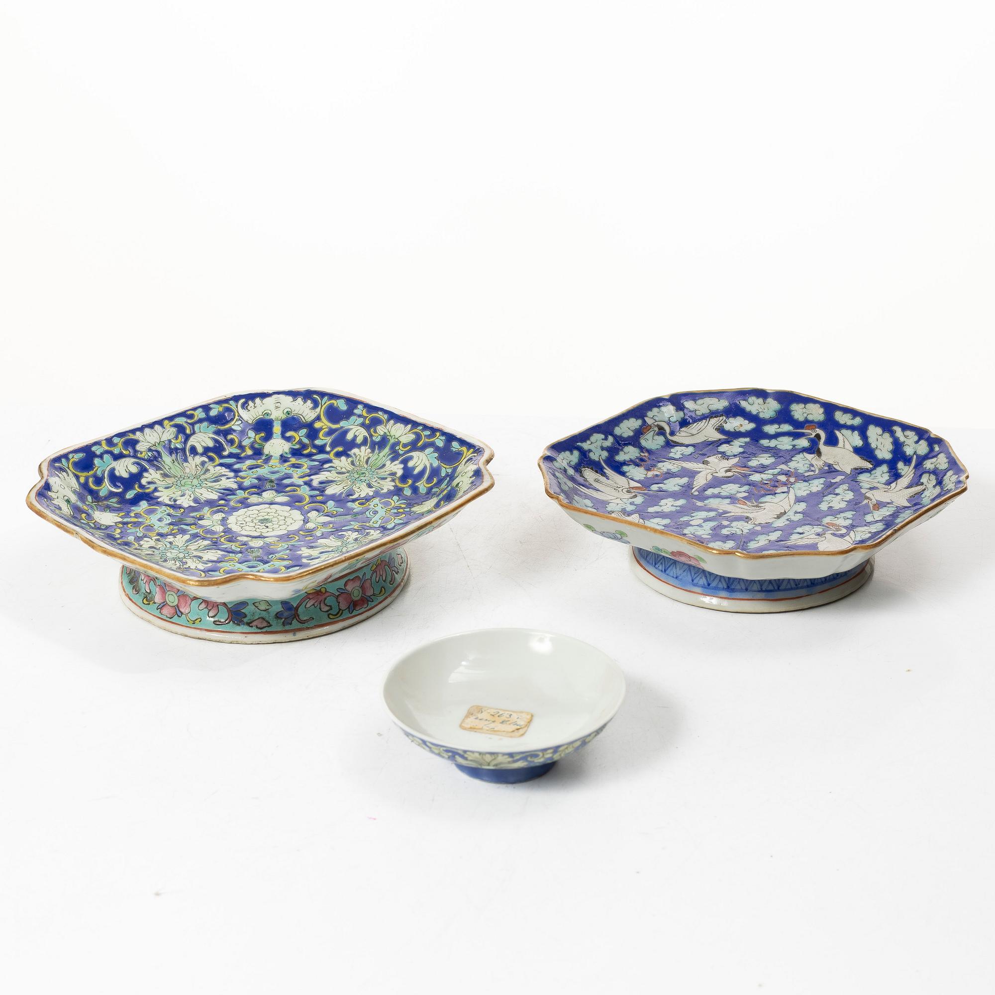 Two enamelled dishes, Qing dynasty, circa 1900.