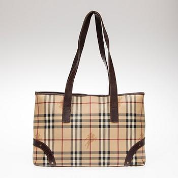 LAUKKU, Burberry.