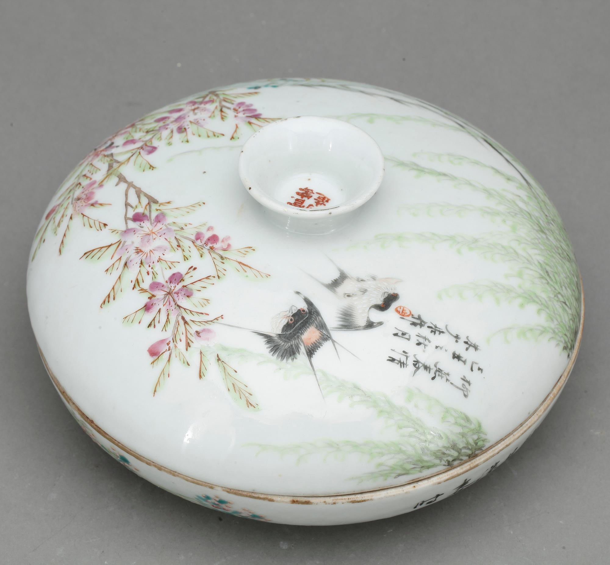 SKÅL MED LOCK. Porslin, Kina, 1800-tal.