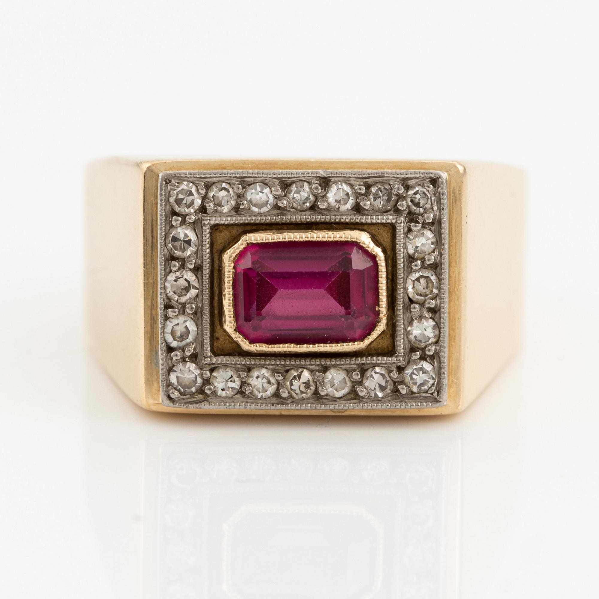 Ring, 18K guld med syntetisk rubin samt åttkantslipade diamanter.