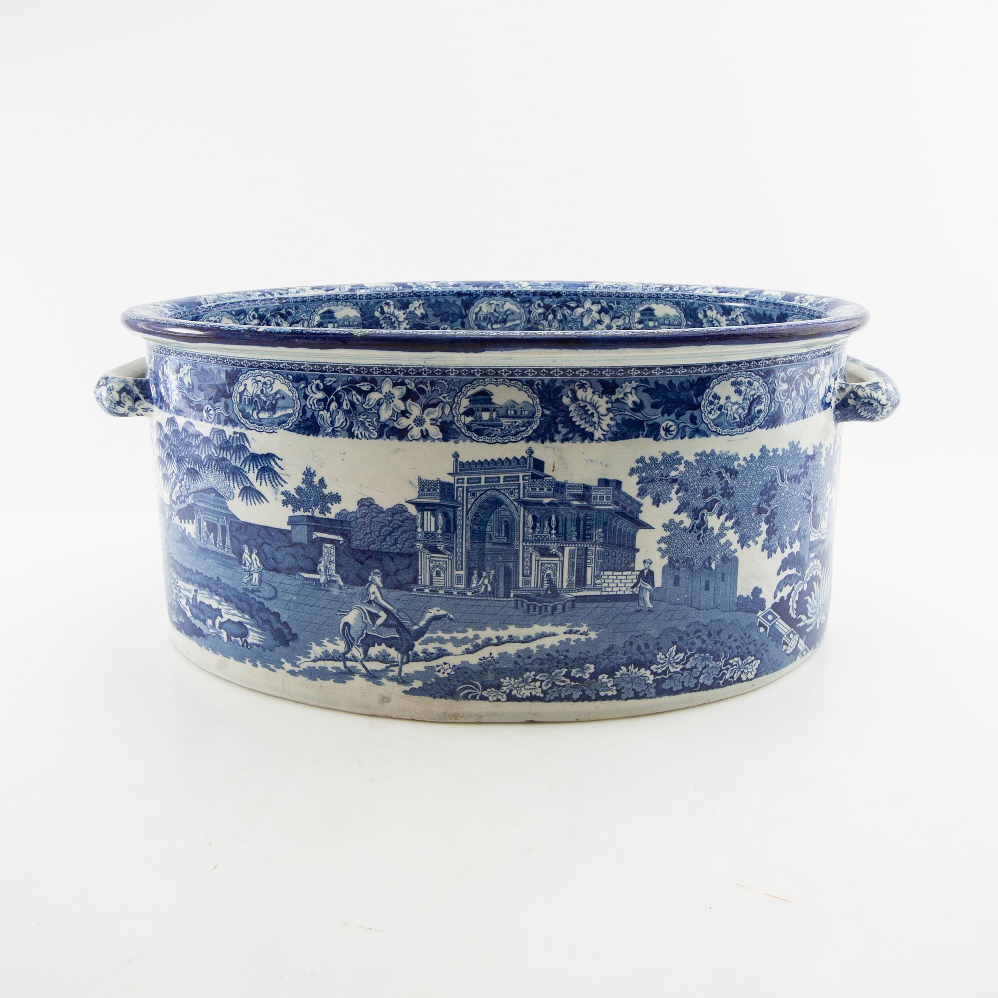 Jardinière England early 20th century porcelain.