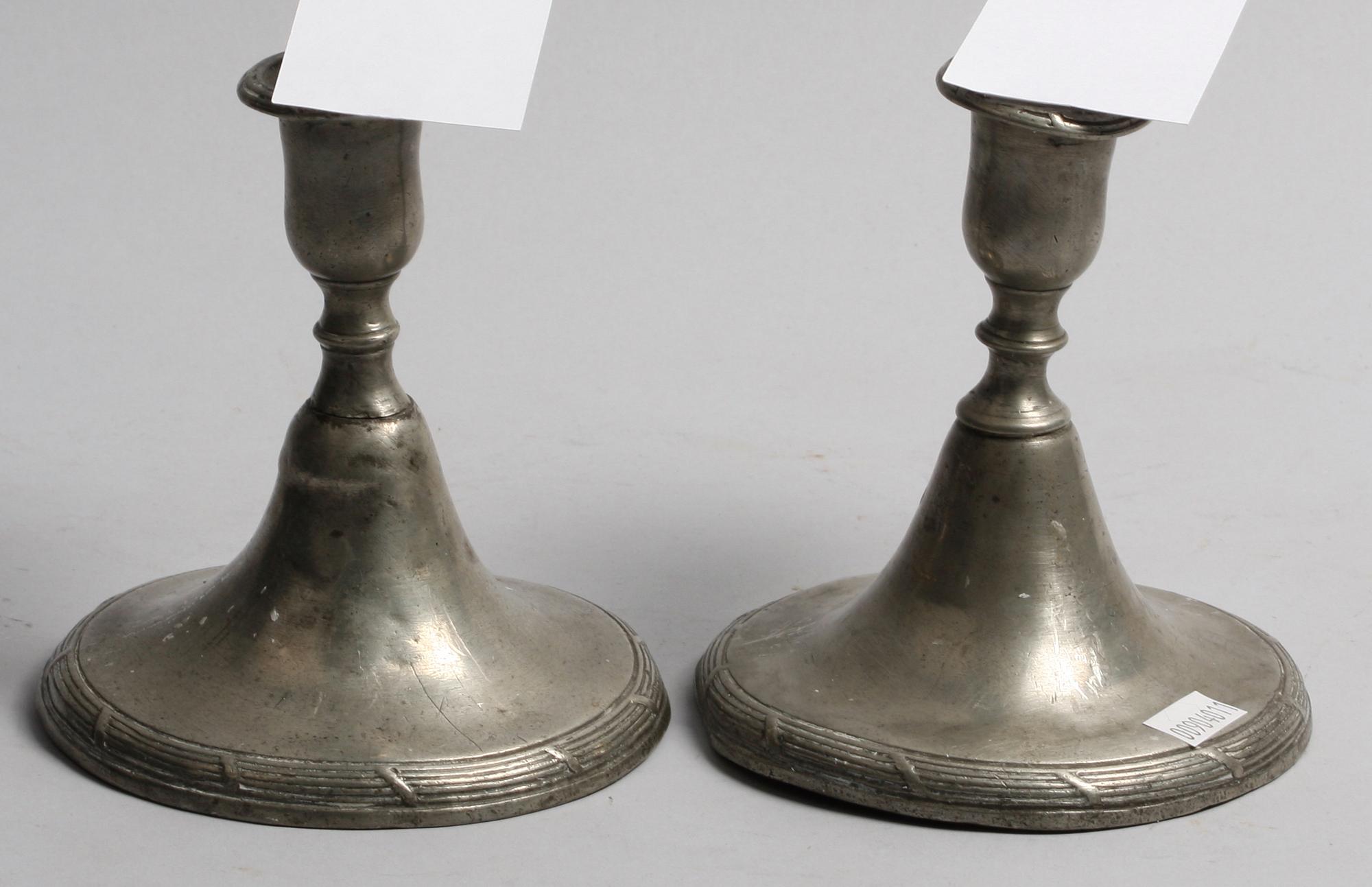 LJUSSTAKAR, ett par, tenn, gustavianska, sent 1700-tal.