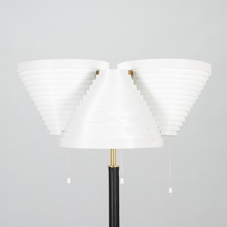 Alvar Aalto, golvlampa modell A809, Valaisinpaja 1900-talets slut.