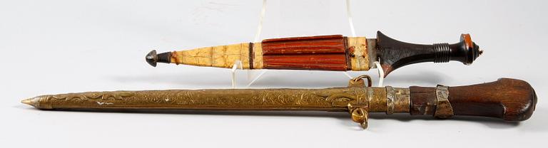 DOLKAR, 2 st, asien, 1900-tal.