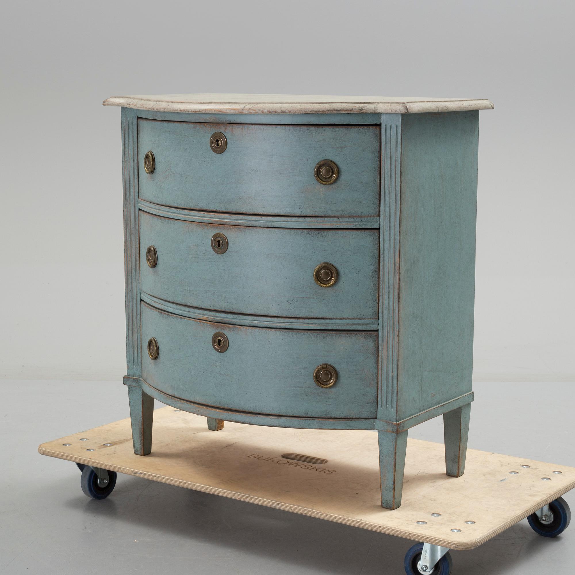 BYRÅ, gustaviansk stil, tidigt 1900-tal.