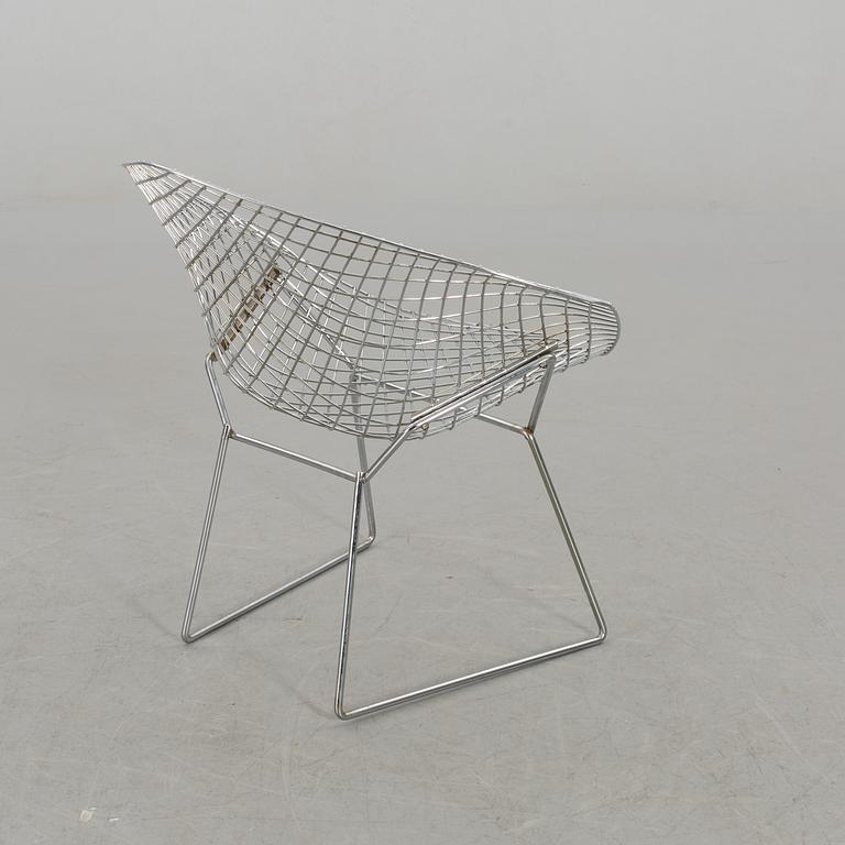 A HARRY BERTOIA DIAMOND CHAIR.