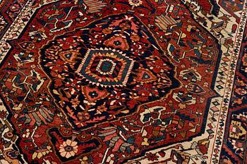 Carpet, semi-antique Chahamahal  Bakhtiari, approx. 220 x 155 cm.