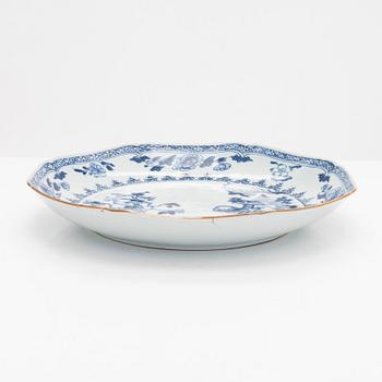 A blue and white porcelain bowl, China, Qianlong (1736-95).