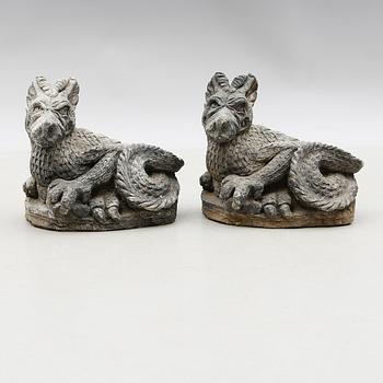 TRÄDGÅRDSSKULPTURER, 1 par, stenmassa, modern tillverkning.