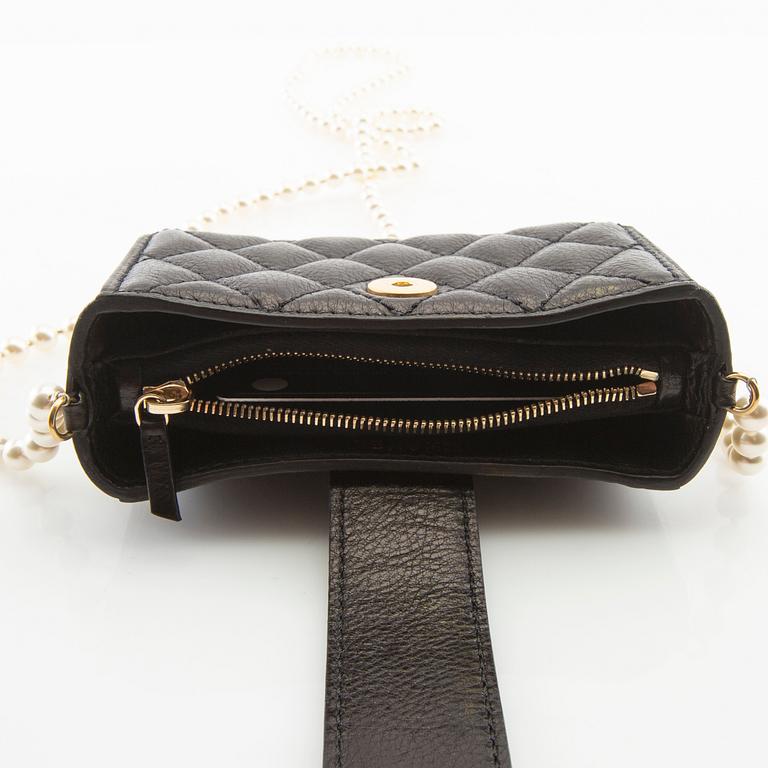 Chanel,.