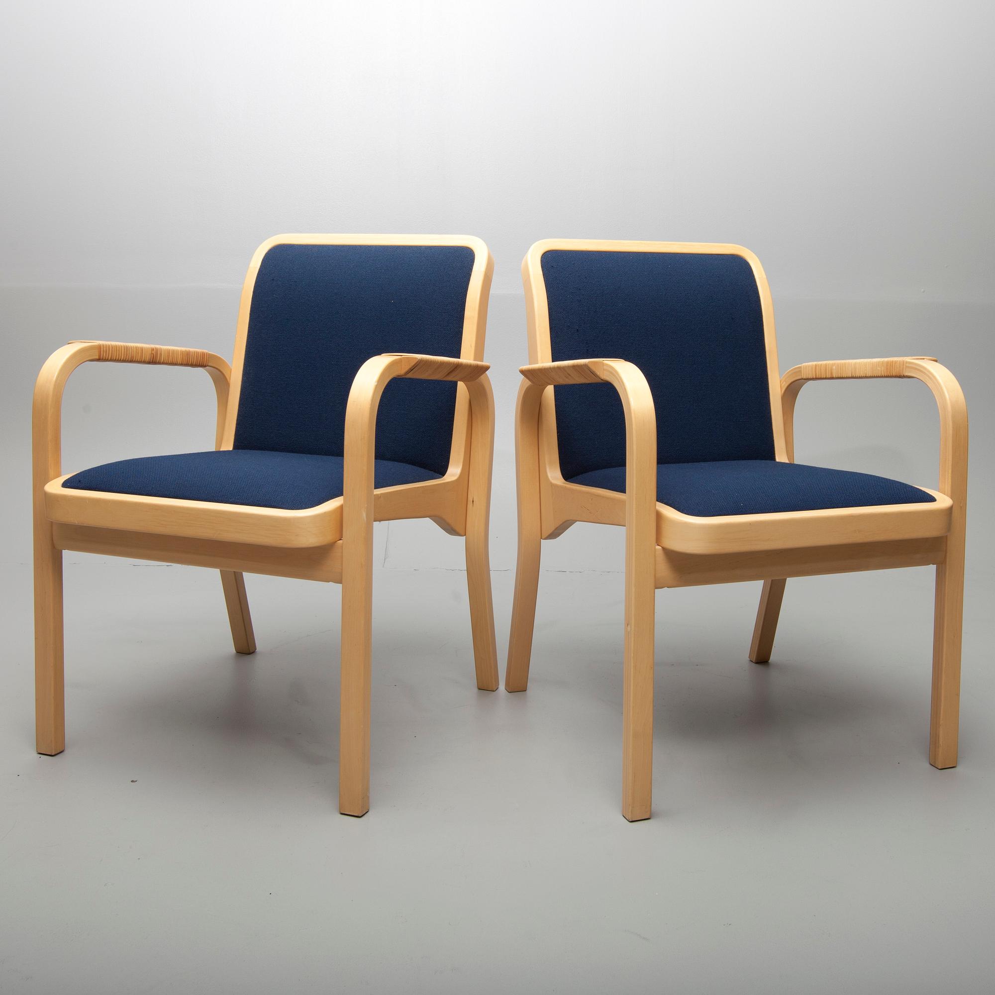 KARMSTOLAR, ett par, modell 45, Alvar Aalto, Artek. Modellen formgiven 1947.