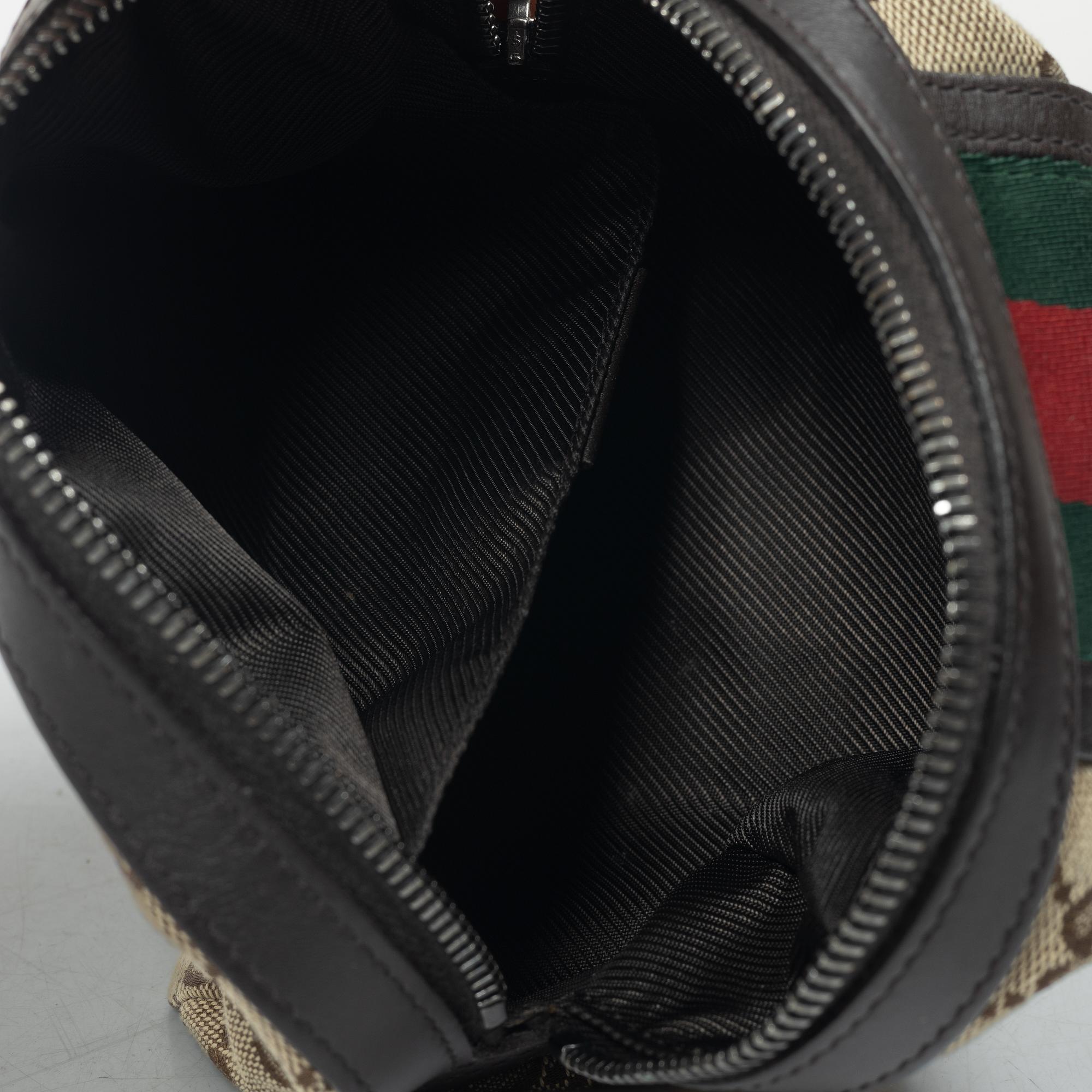 Gucci, bag, "Messenger bag" and toiletry bag.