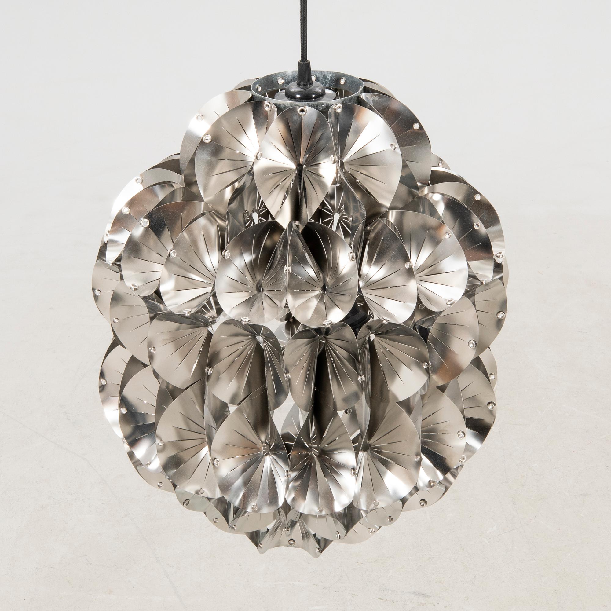 Lisa Hilland, ceiling lamp/table lamp from the Glamrocks series 2023.