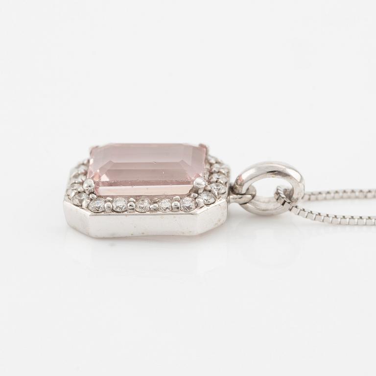 Pendant with 18K gold chain featuring a faceted morganite and round brilliant-cut diamonds.