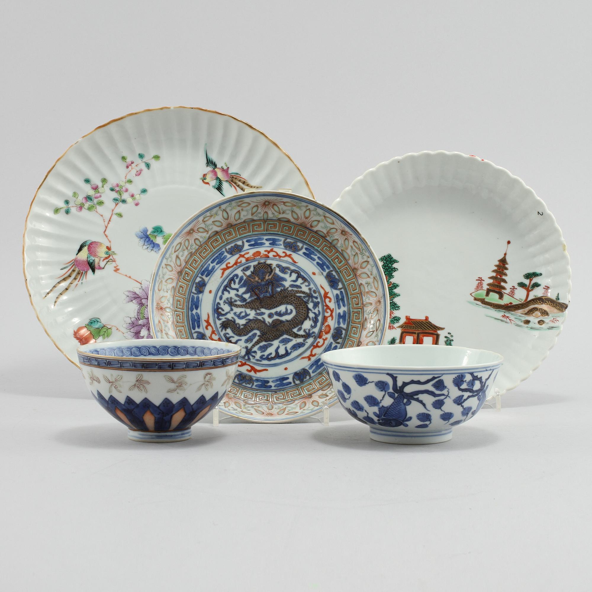 TALLRIKAR, 3 st samt SKÅLAR, 2 st, porslin, Kina, 1800-/1900-tal.
