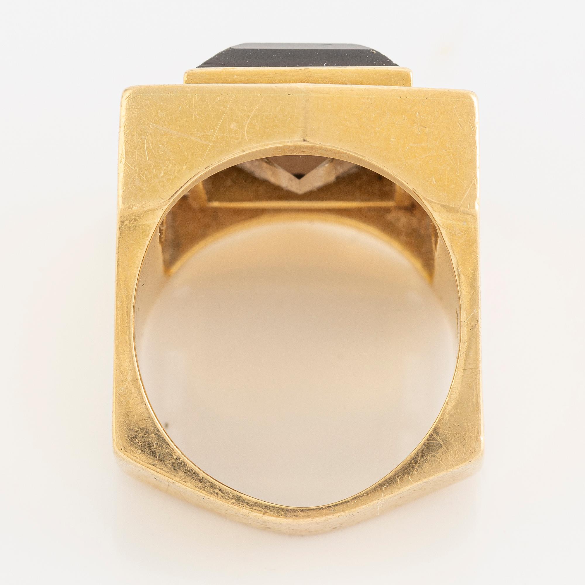Ring 18K gold with smoky quartz, circa 1970s.