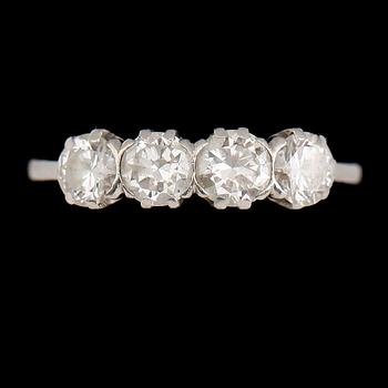 RING, 18 k vitguld, 1946, med 4 briljantslipade diamanter, 1.13 ct enligt gravyr. Total vikt ca 3 gram.