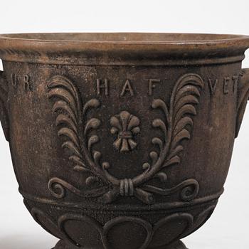 Ivar Johnsson, a pair of "Venus" cast iron urns, Näfveqvarns bruk, Swedish Grace.