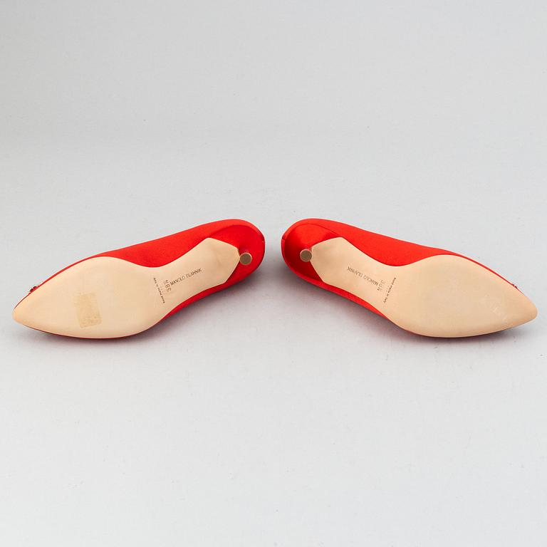 Manolo Blahnik, a pair of red satin 'Hangisi' shoes, 2020, size 38½.