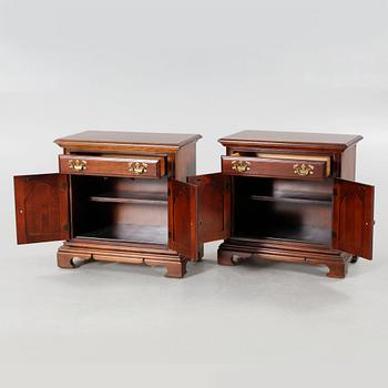 A pair of cabinet from American Drew Inc, from the latter half of the 20th century.