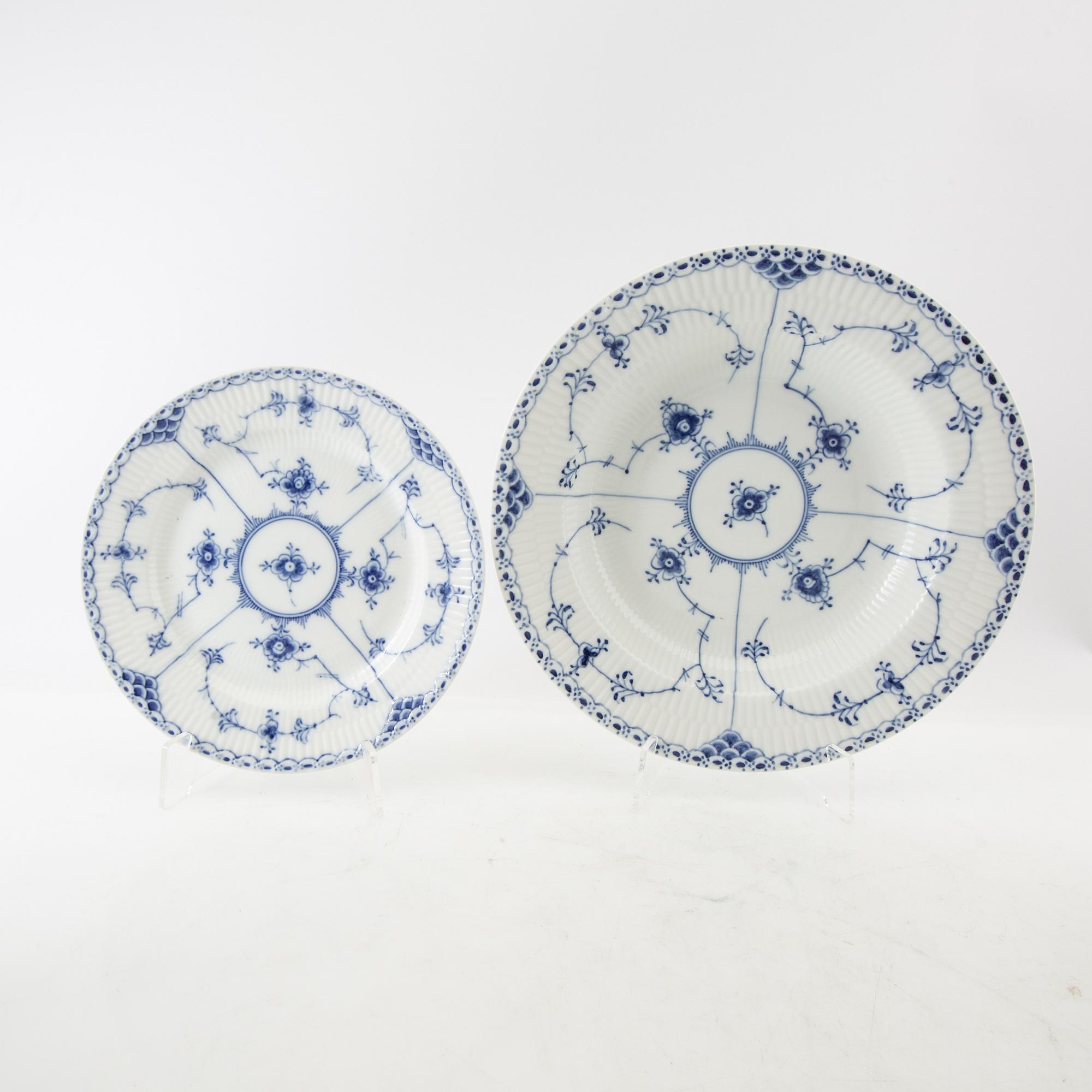 Royal Copenhagen, servis, 92 delar, "Musselmalet halvblonde" , Royal Copenhagen, Danmark.