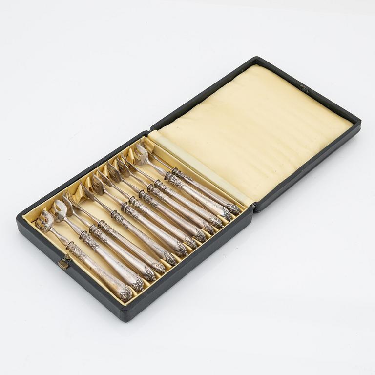 Philippe Berthier, a set of 12 silver oysterforks, mid 19th century.