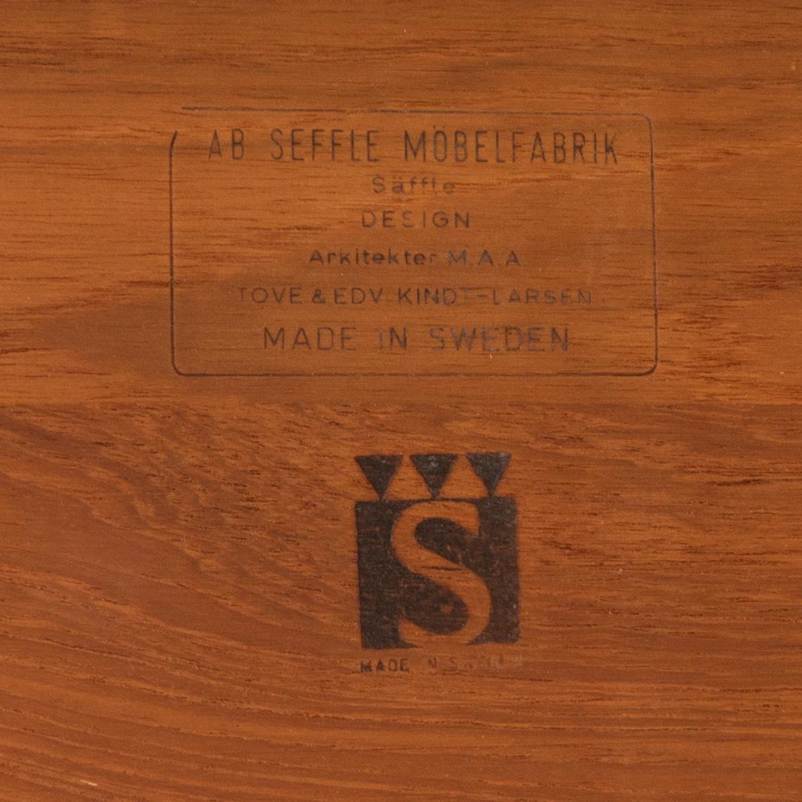 Tove and Edvard Kindt Larsen, coffee table, Seffle Möbelfabrik, 1960s.