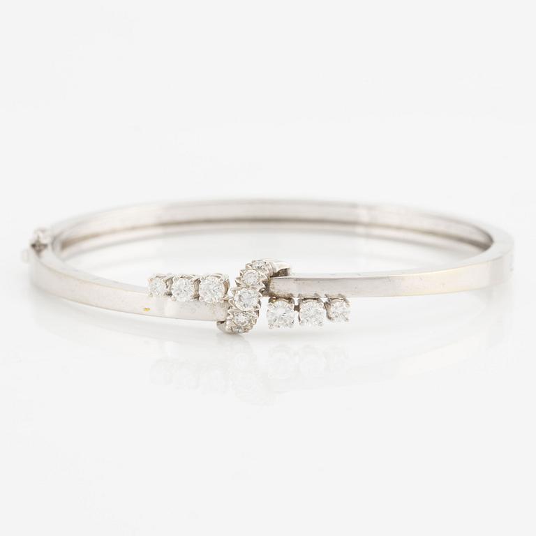 Bracelet 18K white gold with round brilliant-cut diamonds.
