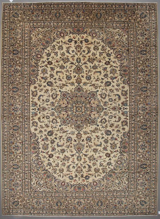 A CARPET, Kashan 402 x 298 cm.