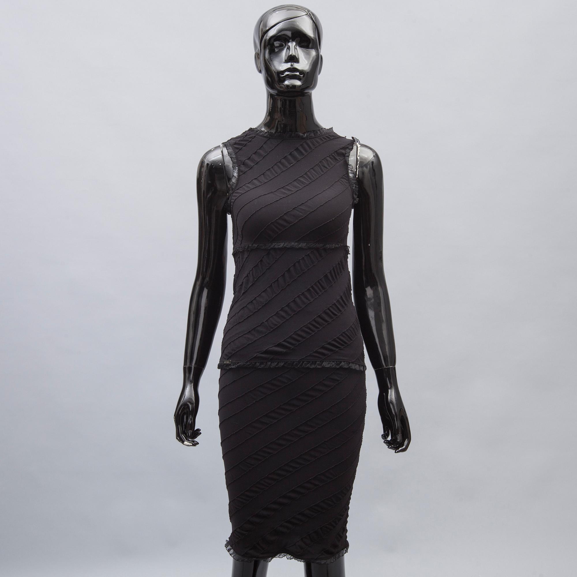 KLÄNNINGAR, 2 st, samt DRÄKT, 2 delar, Karl Lagerfeld för Wolford.